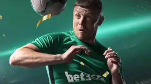 利兹联对阵桑德兰赛前分析：阵容齐整，仅两名首发可能轮换休息！